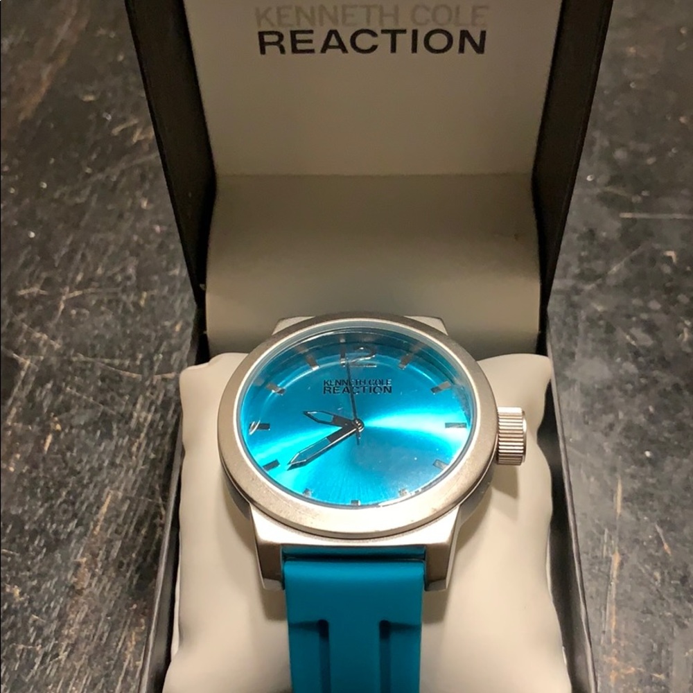 New, never worn teal watch